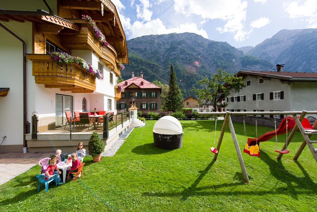 Ferienschloessl Harmonie Holzgau Exterior foto